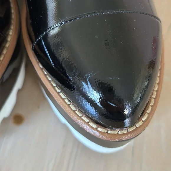 DKNY Women's Black/White Platform Oxfords - Picture 13 of 13